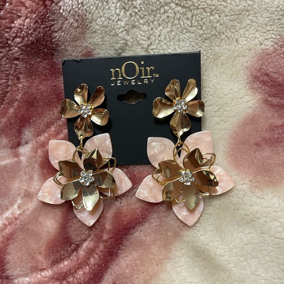 nOir Jewelry Jewelry - Flower Earrings